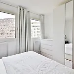 Hostnfly Apartments - Amazing Loft Style Appartment - Eiffel Tower